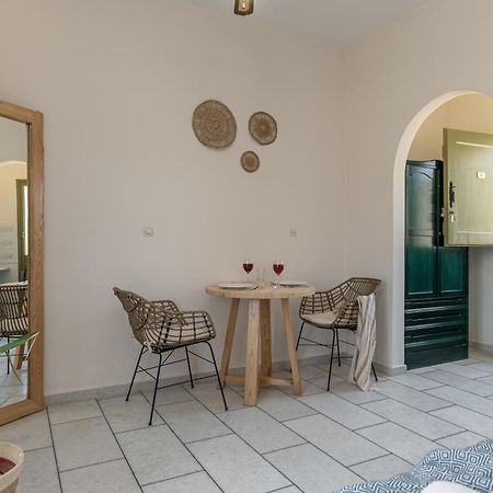 Studios Vrettos Beachfront Hotel Pláka エクステリア 写真